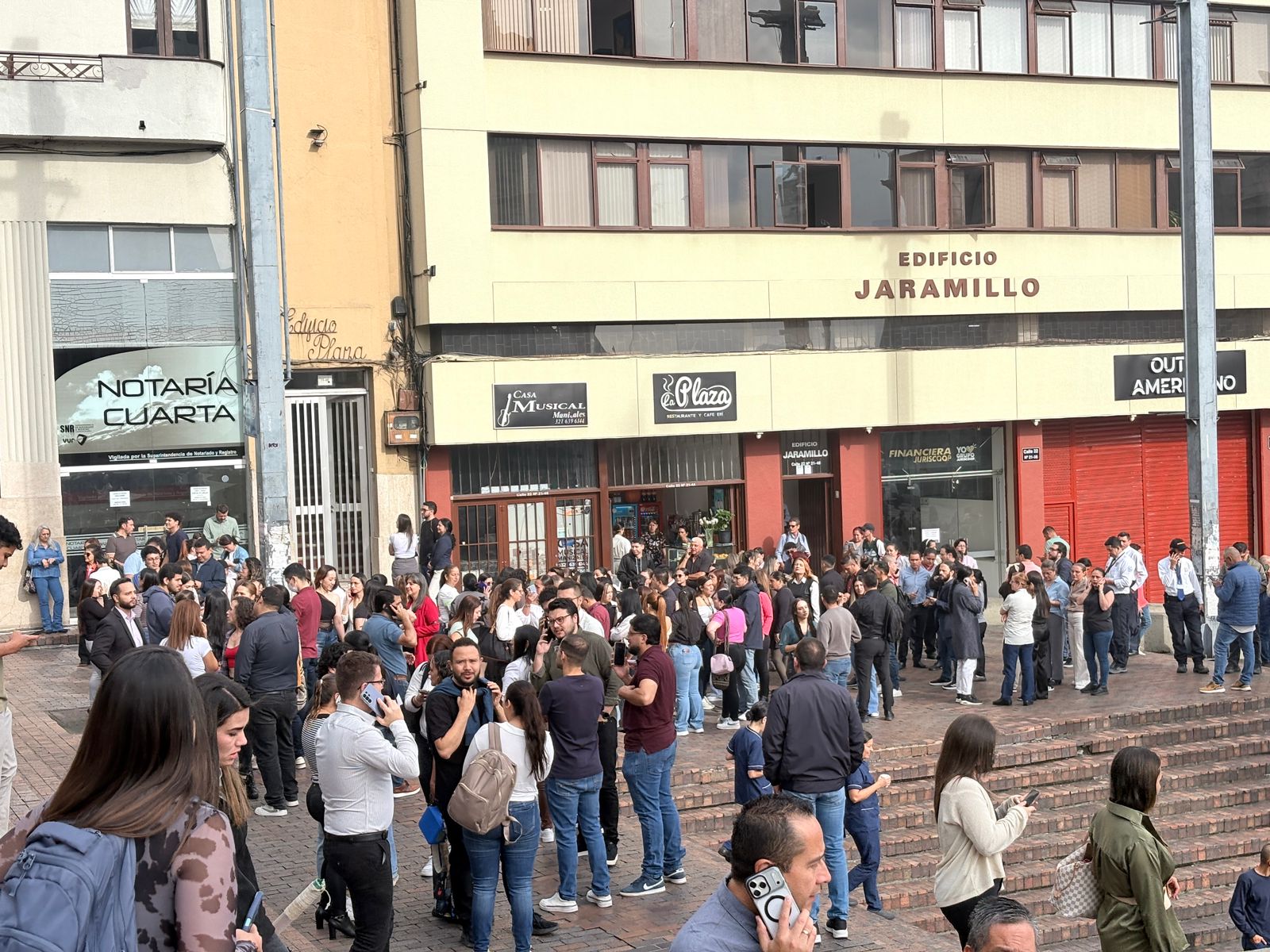 Evacuación durante sismo Plaza de Bolívar