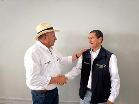 Foto | LA PATRIA Carlos Arturo Clavijo fue exaltado por el alcalde, Carlos Enrique Botero.