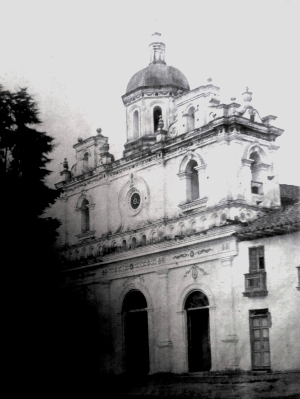 Reproducción de fotografía del templo de Pensilvania, destruido por el terremoto de 1962.