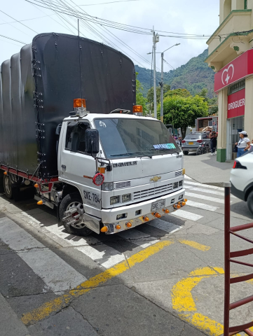 se etacionan en sitios prohibìdos de Riosucio