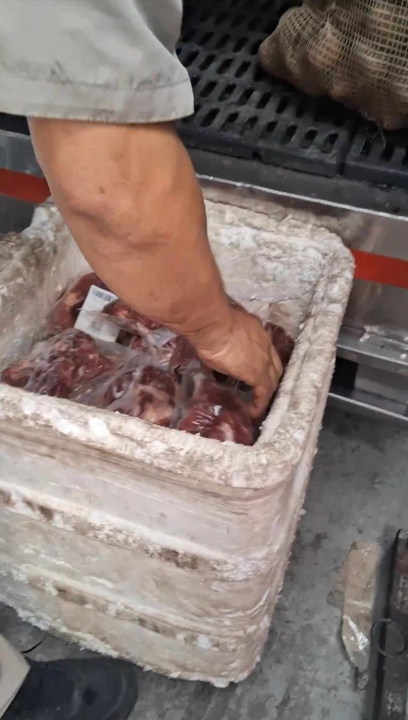 Denuncian proteinas vencidas