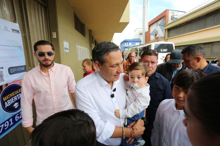 Mauricio Lizcano votando en Manizales