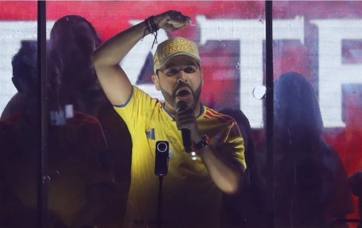 Abelardo de la Espriella, candidato a la Presidencial de Colombia, hizo uso de la camiseta de la Tricolor para hacer campaña política durante la primera vuelta presidencial.
