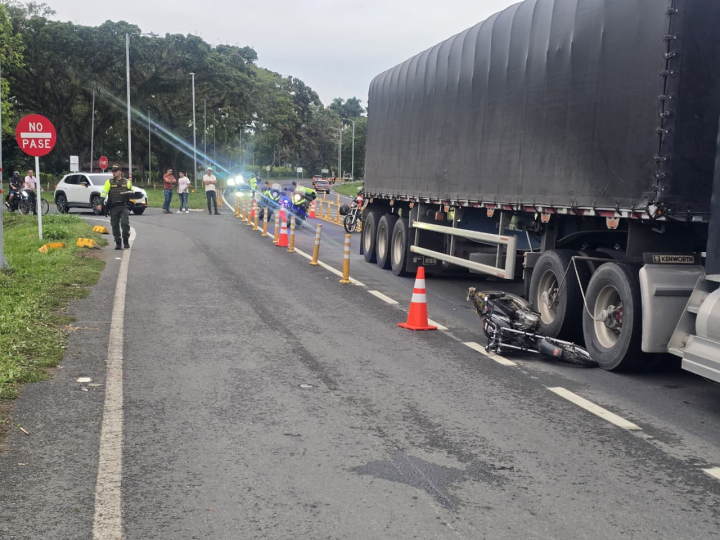 accidente moto tractomula Risaralda