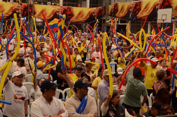 Encuentro de Abelardo de la Espriella en Colseñora, en Manizales.