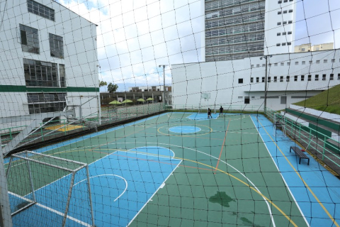 La Universidad de Manizales ha generado espacios idóneos para la complementar la formación académica, como la Torre Emblemática, junto con escenarios deportivos.