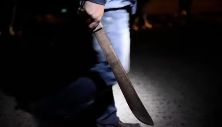 Los ataques e intimidaciones eran con machete
