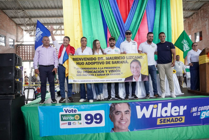 Maurcio Lizcano acompañó las candidaturas al Congreso de la República de Wílder Escobar (sexto de gorra) y Manuel Correa (segundo de derecha a izquierda).