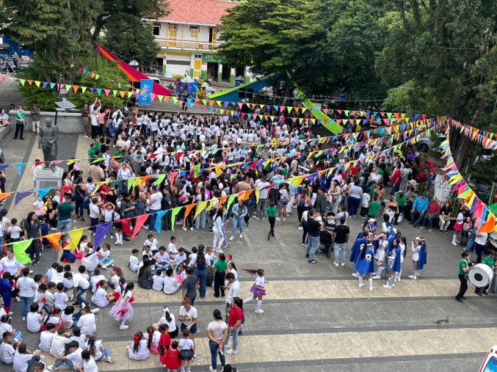 Durante la celebración del Mes de la Niñez en Aranzazu (Caldas).