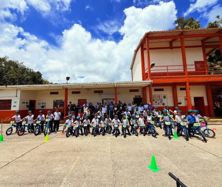 Durante la celebración del Mes de la Niñez en Aranzazu (Caldas).