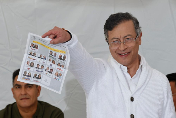 Petro votó en primera vuelta