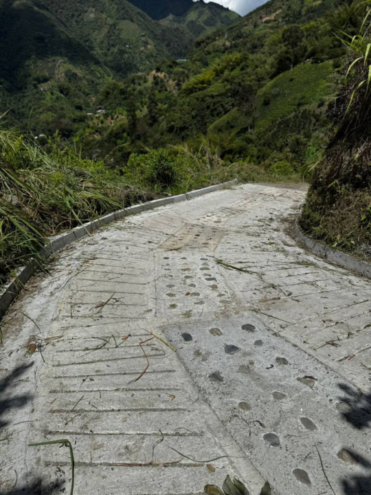 Los 200 metros de placa huella fueron construidos en cuatro tramos estratégicos