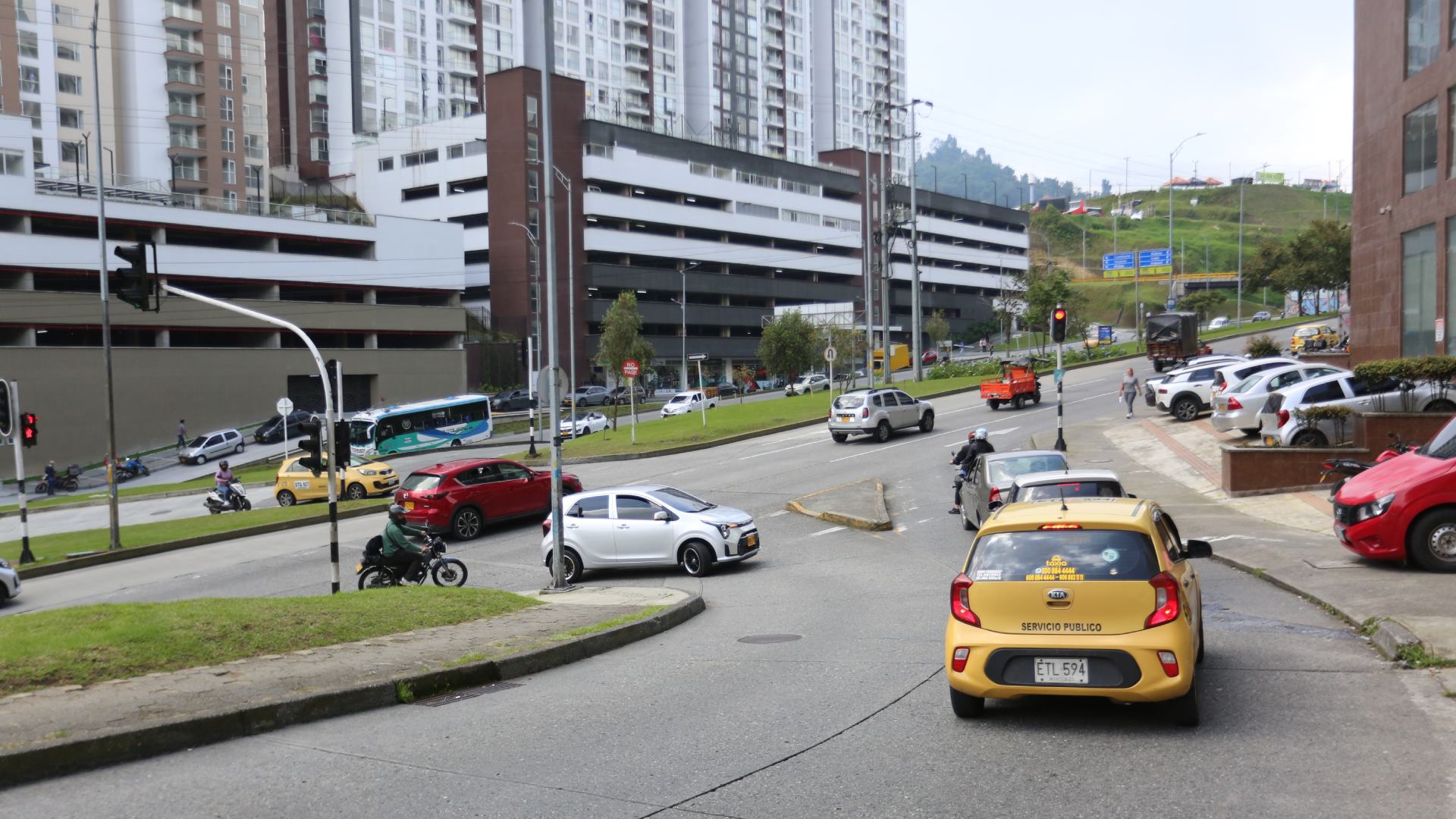Esta la intersección de la avenida Kevin Ángel en las inmediaciones de Laureles.