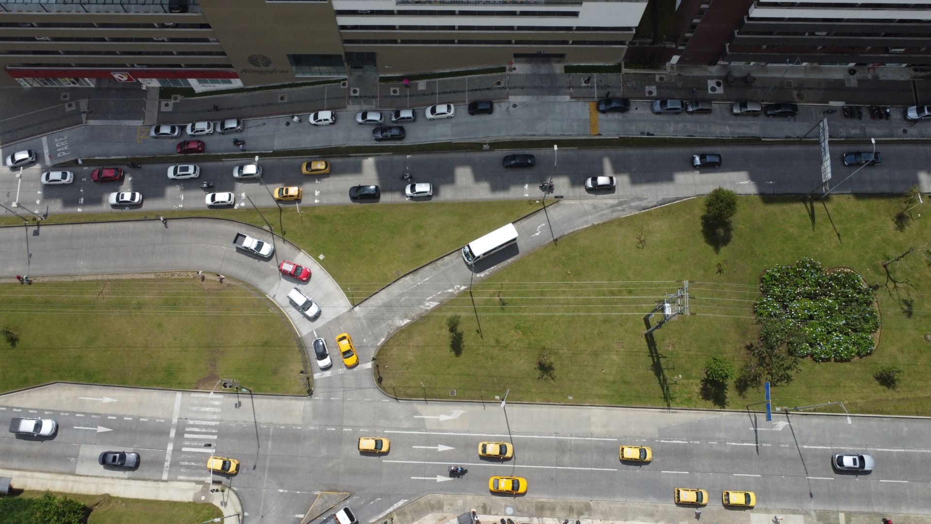 Vista panorámica de la avenida Kevin Ángel, en Manizales.