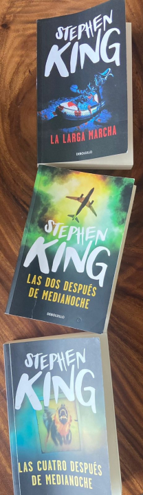 En los relatos de Stephen King se encuentran claves de cómo lo más arrevesado puede terminar siendo una historia poderosa. Aquí cinco ejemplos en tres libros.