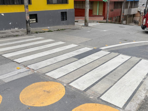 Alrededor del parque San José se demarcó mejor la zona peatonal, así como las zonas para parqueo de vehículos.