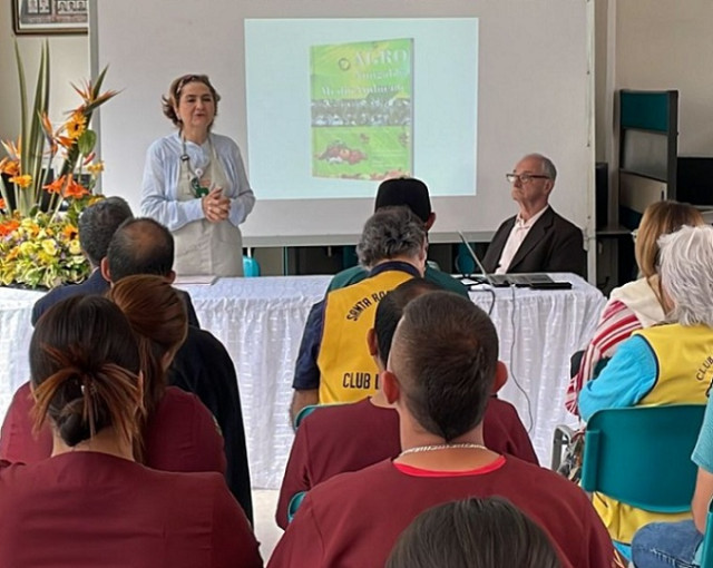 Presentó libro de agricultura Foto | cortesía | LA PATRIA