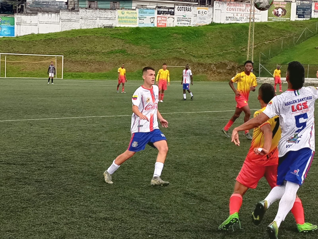 Un gol de penal regresó al Deportivo Pereira al liderato de la Copa La Patria BetPlay. Derrotó 1-0 a la Academia Harlem Santiago ayer en el Polideportivo de Villamaría.