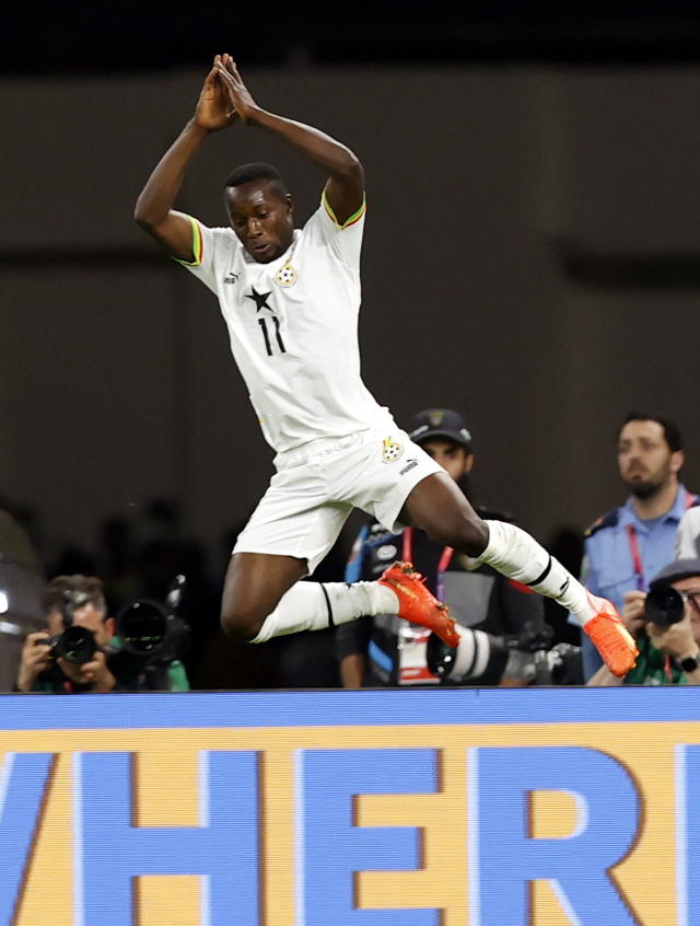 Osman Bukari marcó el segundo gol para Ghana y celebró como lo hace CR7 en sus anotaciones. 