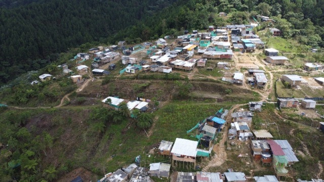 La invasión Altos de Samaria crece en una peligrosa ladera sin que las autoridades pongan solución.