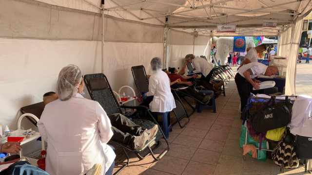 Varias personas se animaron a donar en las carpas dispuestas por el Hemocentro.