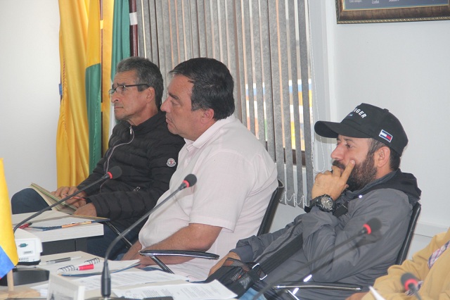 La espalda al gobernador Foto | Cortesía para LA PATRIA