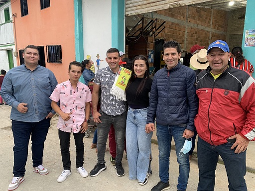 Artistas y políticos, de caminata Foto|Henry Alberto Giraldo|LA PATRIA