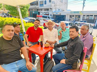 Pacho, en el mercado campesino Foto | Rubén Darío López | LA PATRIA