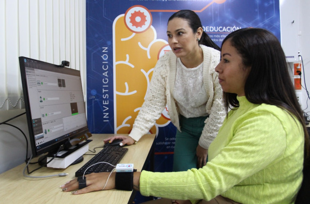 El kit de neuromárketing y neurociencia mide sensaciones y gustos mediante la parte visual para generar percepción de un producto o servicio, junto con una respuesta sensorial.