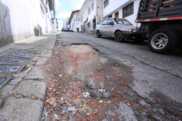 Ya se han reportado accidentes en este hueco, según vecinos.