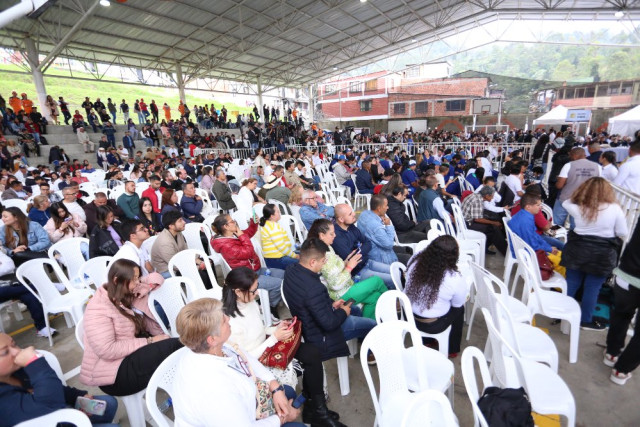 Sobre las 2:15 p.m. así lucía el CIC. La gente empezaba a abandonar el coliseo y aún faltaba una hora del evento.