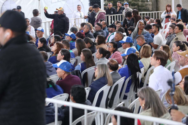 Funcionarios acaparan la visita Foto|Luis Fernando Trejos|LA PATRIA