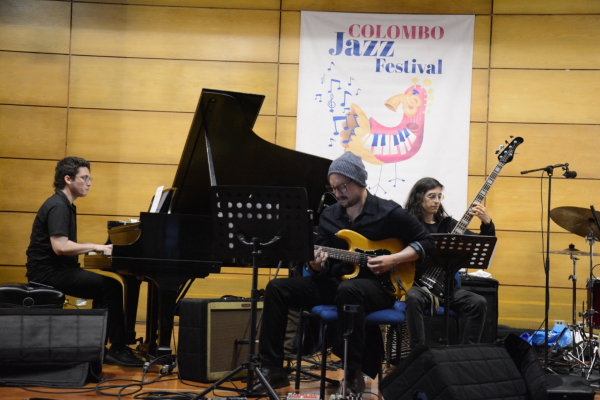 Los artistas interpretaron con el grupo Jazz Quintet.