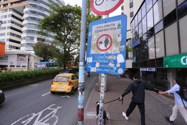 señales de tránsito vandalizadas en manizales