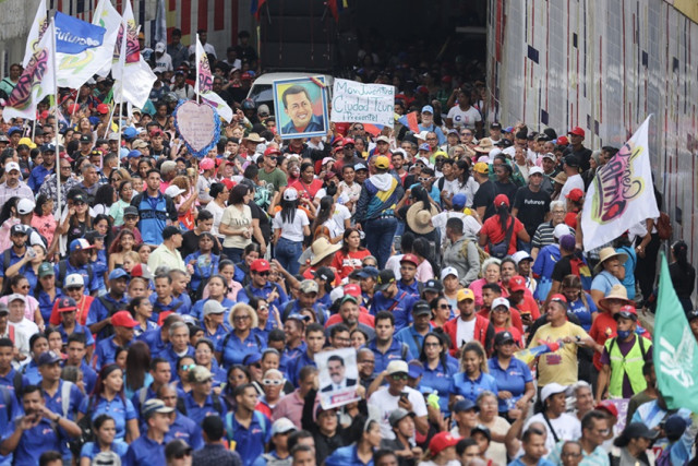 El oficialismo también marchó para celebrar la cuestionada victoria del presidente, Nicolás Maduro.