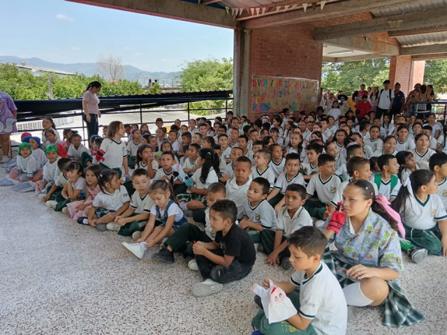 Cada I.E. participante recibió un registro fotográfico como recordatorio de las actividades realizadas en la semana de la inclusión y la diversidad.