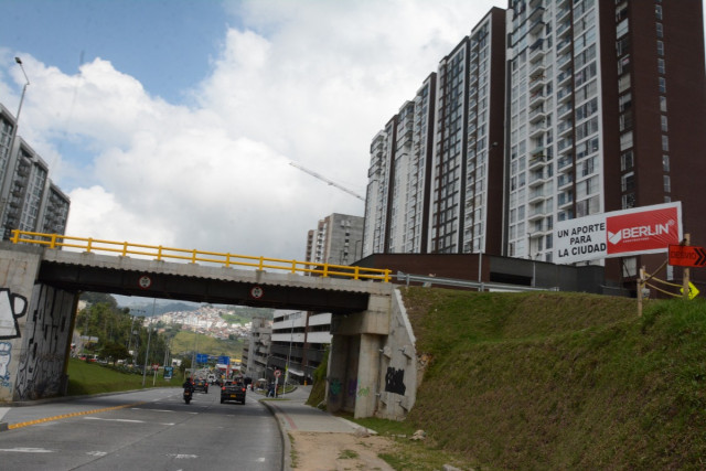 A la inauguración del puente acudieron el alcalde de Manizales; el secretario de Planeación, José Fernando Olarte; la de Infraestructura, Sandra López; el de Movilidad, Juan Felipe Álvarez; el director de la Unidad de Gestión del Riesgo, Diego Rivera, y el gerente del Invama, Jorge Manuel García.