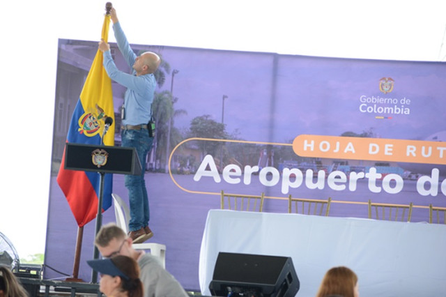 Que no se le vuelva a caer la bandera Foto | Freddy Arango | LA PATRIA