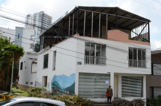 Foto | Freddy Arango | LA PATRIA Esta es la casa cuyas obras fueron suspendidas.