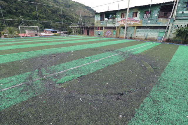 Esta es la única cancha sintética de Araua en la que juegan los niños de este corregimiento de Palestina.