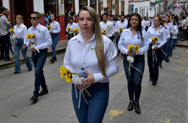 Procesión de Resurrección por la carrera sexta de Salamina este domingo. 