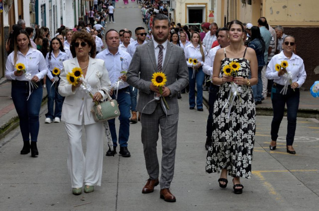 Procesión de Resurrección por la carrera sexta de Salamina este domingo. 