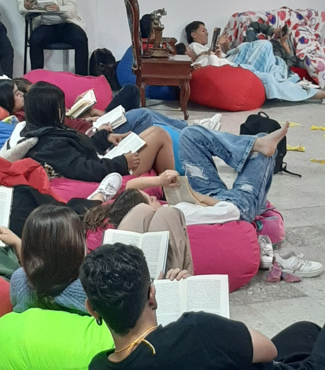 Gabriel García Márquez impacta a primera vista en Manizales: alumnos leyeron Cien años de soledad en 24 horas Lectura de Cien años de soledad en 24 horas en el colegio San Pío X