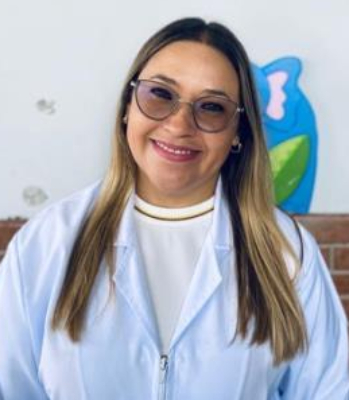 Sandra Milena Hincapié (Profesora de biología, química y física)