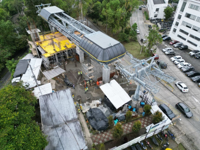 Construcción del cable aéreo en Manizales: promesas rotas y nuevo aire, plazos en suspenso | Al Frente de Obra Para mayo estarían listas las estaciones Universidades (foto) y El Cable, según proyecciones de Infimanizales en marzo de este 2025.