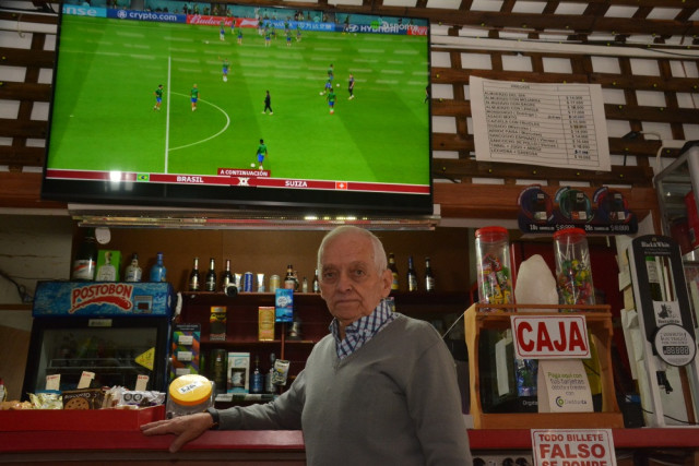 Carlos Vásquez trabajaba con otras nueve personas en El Rancho Restaurante y Charcutería: tres en la cocina, cinco meseros y una administradora. La foto es del 28 de noviembre del 2022, antes del partido que Brasil le ganó 1-0 a Suiza en el Mundial de Catar.