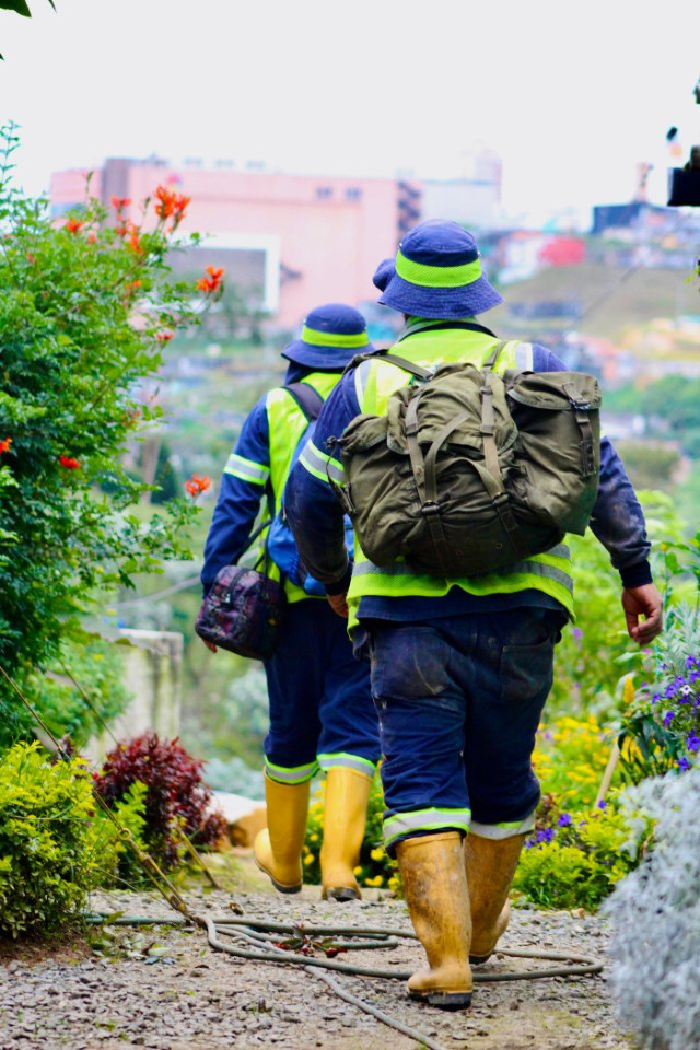 Foto | Nicolás Alejandro Gallego | LA PATRIA La foto ganadora de la categoría 30 años en el alma de los manizaleños muestra a los "guerreros de Emas y la fuerza en el caminar de los operarios.", según Freddy Arango, jurado. Nicolás Alejandro Gallego tomó la foto.