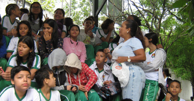 La profesora Clara Rosa Romero, siempre del lado de la solidaridad y de la ayuda a sus alumnos.
