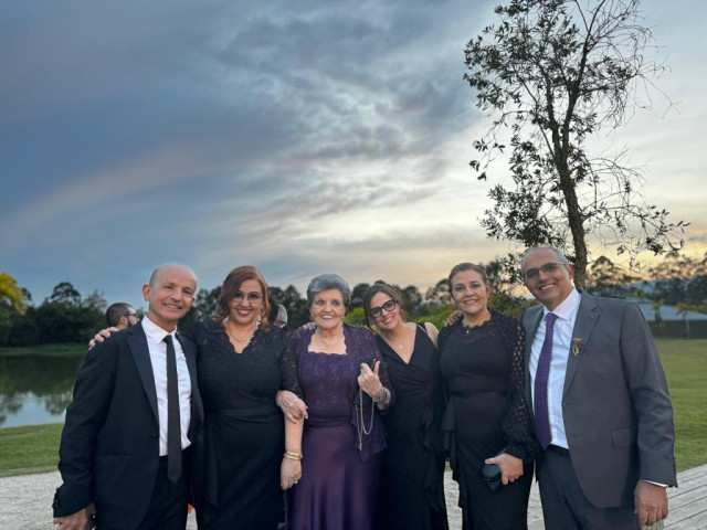 Además de sus cuatro retoños, Martha Lucía quería a Carlos Ignacio Giraldo (izq.) como si fuera otro hijo. En la foto, el día del matrimonio de su nieto Miguel, en enero del 2024. Además de sus cuatro retoños, Martha Lucía quería a Carlos Ignacio Giraldo (izq.) como si fuera otro hijo. En la foto, el día del matrimonio de su nieto Miguel, en enero del 2024.