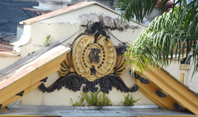 “Los manizaleños eran muy pinchados”, comenta Sarmiento. “Eran de dedo parado, tenían su nombre, su escudo o sus iniciales en la fachada”. En la imagen el edificio conocido como Frisby en la carrera 23 con calle 23.